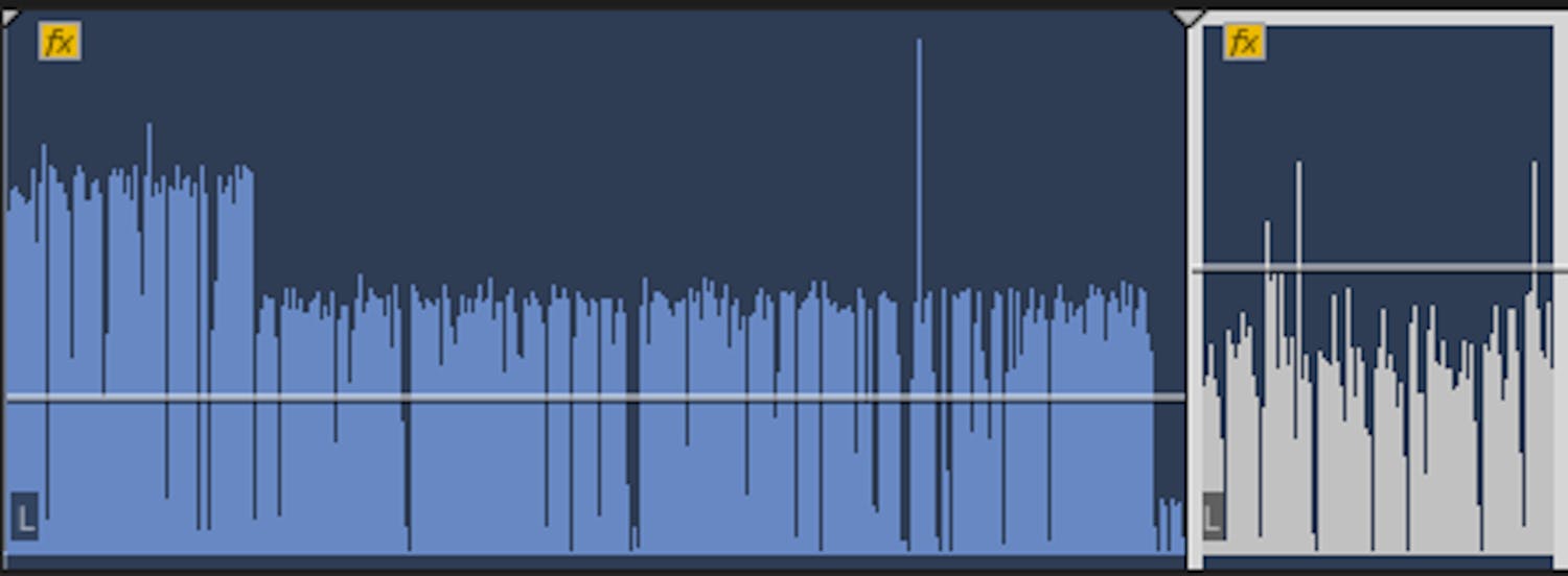 Lyden justeres for et ens lydniveau.